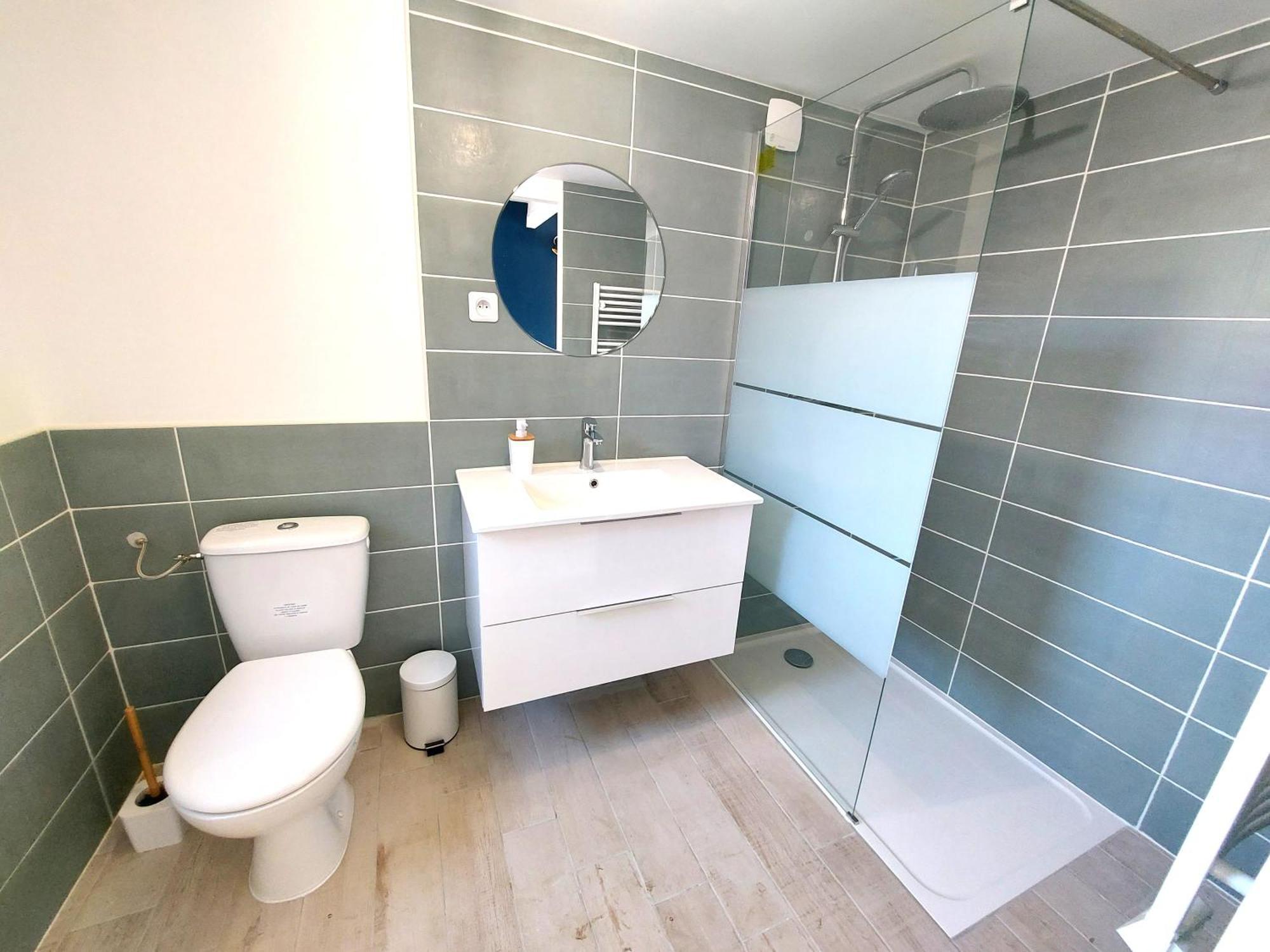 Plain Pied, Avec Mezzanine Et Espace Exterieur 10min Puy Du F *